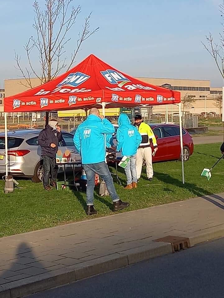 willdijk's tweet image. Chauffeurs vragen erkenning in Zaanstad, een cao voor hen die er voor zorgen dat wij eten in huis hebben, afval komen ophalen en ook voor de zorg staan ze klaar.