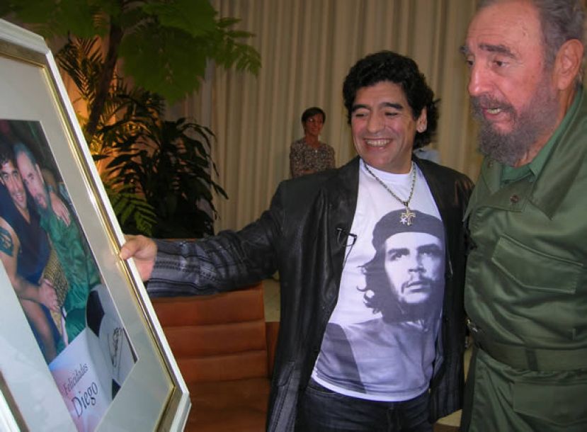 BuhoSandinista's tweet photo. ... Como estas Pelusa???
 Le dijera el Cmdte. #FidelCastro en aquella mítica entrevista que le realizará el #diegomaradona en la Habana.
"25 de Noviembre" fecha extraña en que parten 2 Grandes del Mundo🌐
Dos seres necesarios!
#Fidel y #Maradona https://t.co/US72dhsWRL