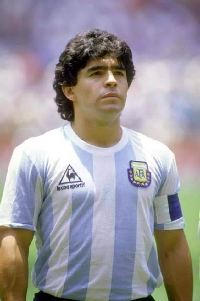Yeimusic1's tweet photo. Cuando tienes que aprender a separar el GENIO de la PERSONA, Diego. Como futbolista marcaste una era de Fútbol mágico y de otro planeta, el Legado de los que miramos el Fútbol vivirá y quedará presente, los Errores humanos serán Juzgados en otro plano.(?) Hasta Siempre eterno 10. https://t.co/pucu6S2SX7