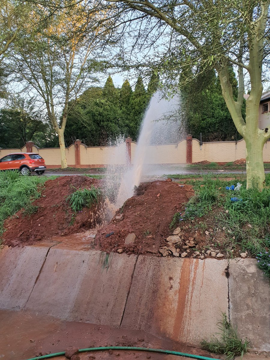 Jack_ol_Boy's tweet photo. @CityTshwane water supply interuptions and huge water wastage as water pipe are left open and bursting with water. At Checkers Olympus. In Faerie glen. https://t.co/KQddvHilt2