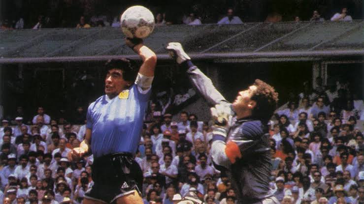 Ve Tanrı dünyadan elini cekti .. #Maradona