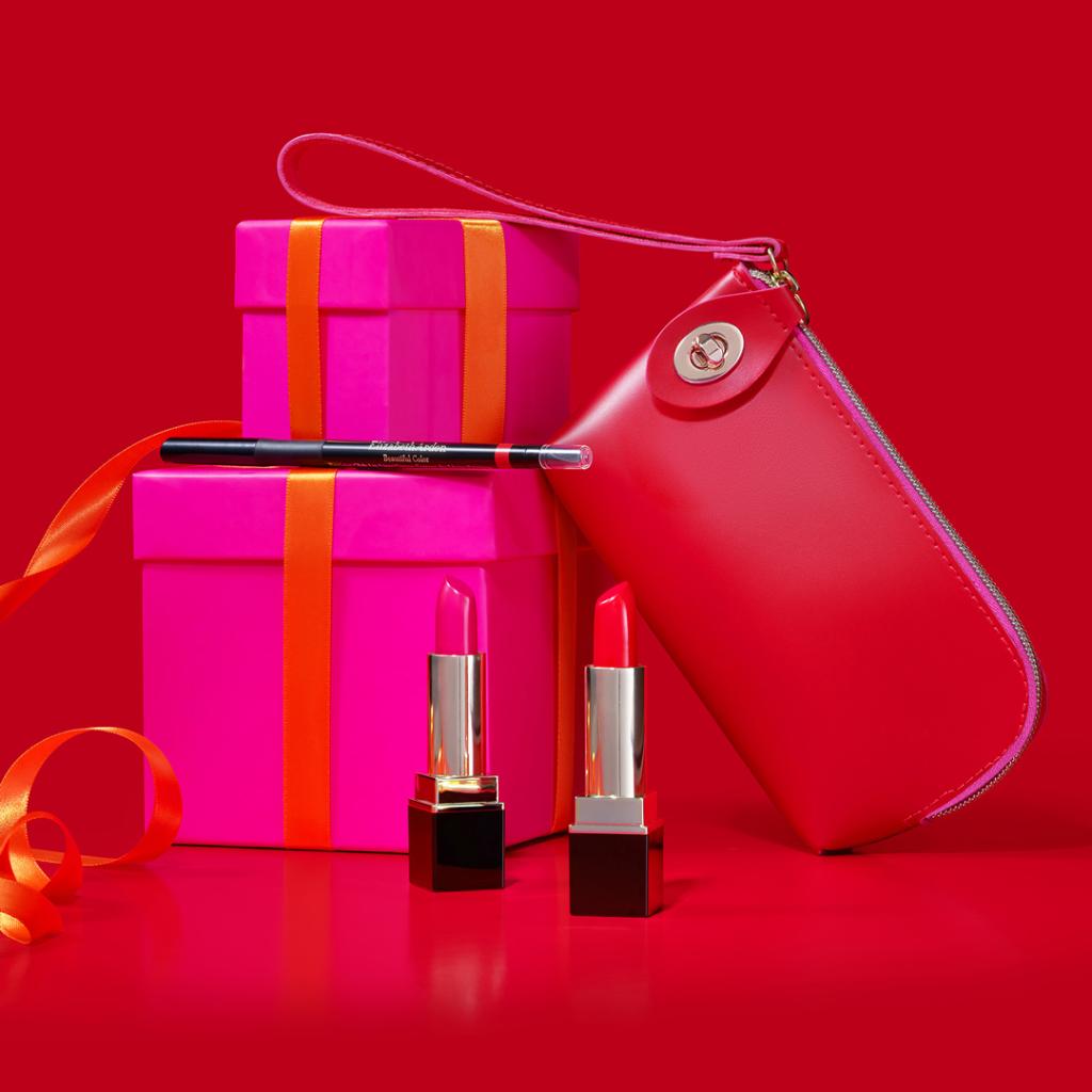 ElizabethArden's tweet image. Share a gift of beauty! Gift a 3-piece lip color gift set, featuring two lush lipsticks and one Beautiful Color Precision Glide Lip Liner in iconic Red Door Red. #HolidayWithArden #BeautifulColor #Lipstick ms.spr.ly/6014TCaXi