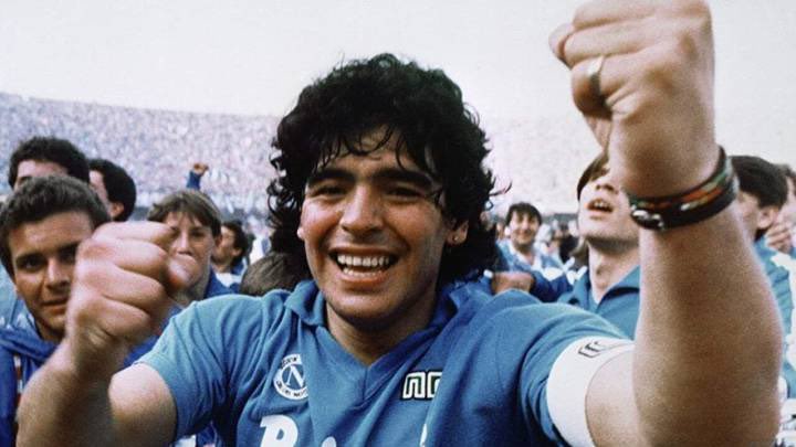 Hoy el fútbol es menos fútbol. 

#Maradona #AD10S #DEP