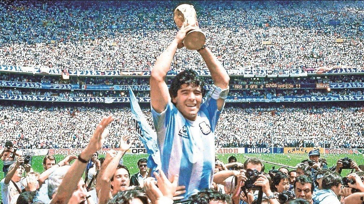 GoyoChanfreut's tweet photo. "Gracias Dios, por el fútbol, por Maradona, por ese Argentina 2 Inglaterra 0" #tristeza #pena #genio #mito #putadroga https://t.co/zw9KwVUkcU