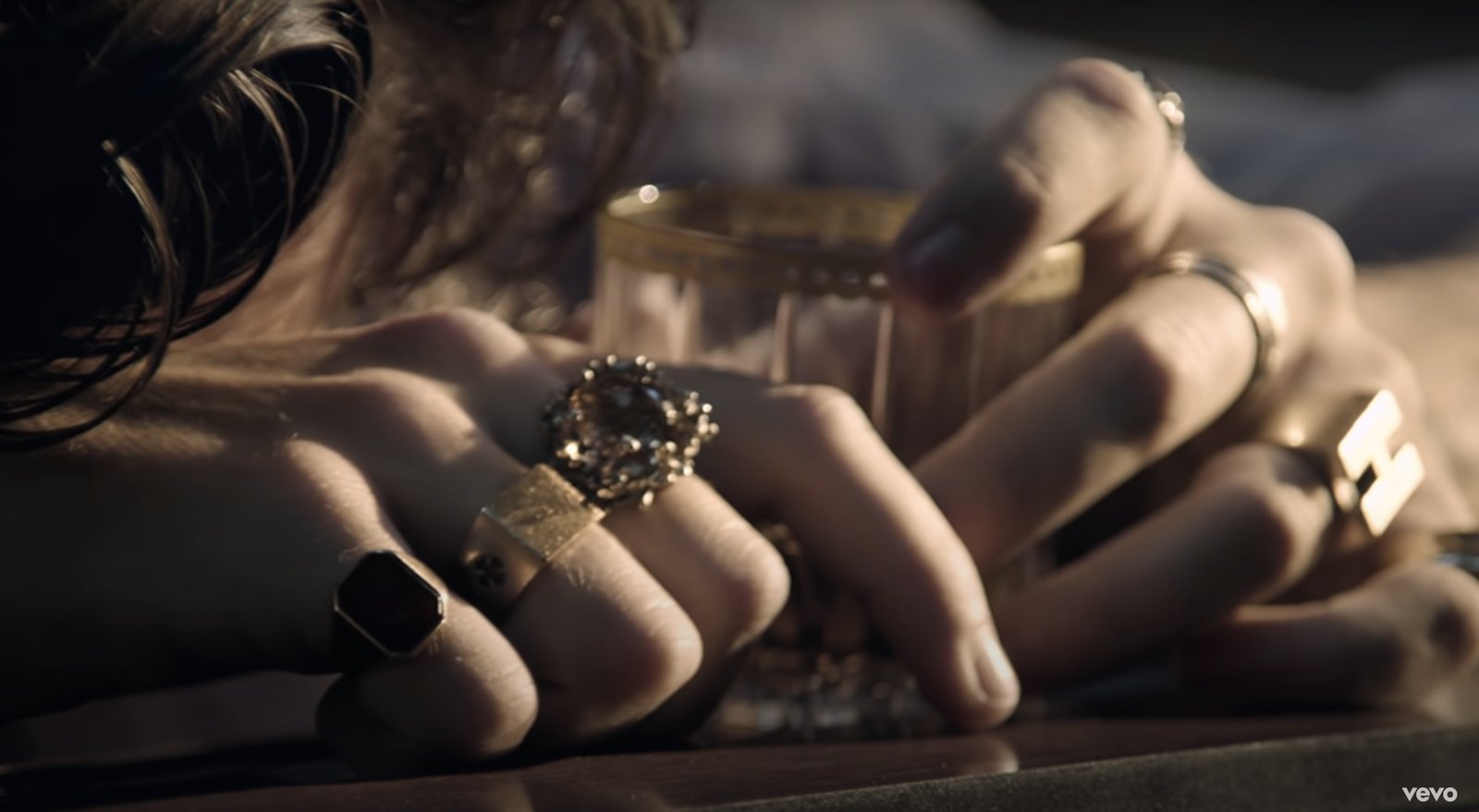 Harry Styles Mexico on X De hecho le di a Harry un anillo en the Forum dice StevieNicks .Le dije que era un diamante rosa pero en realidad no lo es. Me