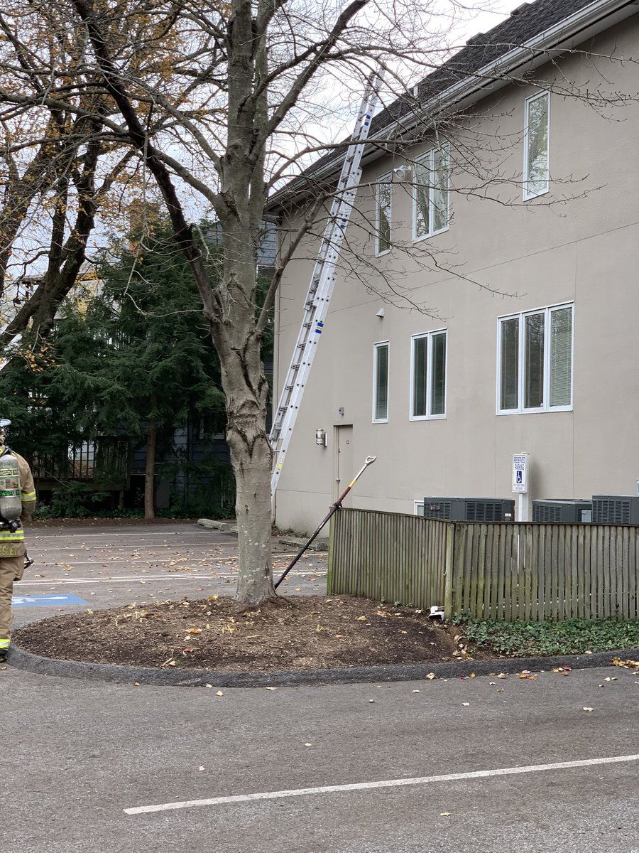 Rose46Hose's tweet photo. Box Alarm - 1100 Block of West Street - Annapolis City - Reps, Reps, Reps, 35’ to the Rear - more importantly Lieutenant Stephen Truesdell left his Gold Cape at Squad 38 to work OT at #35 Engine - ABSOLUTELY nothing could go wrong tonight🤦‍♂️ @makinthepush @OnSceneTraining https://t.co/GtrK7UKkiX