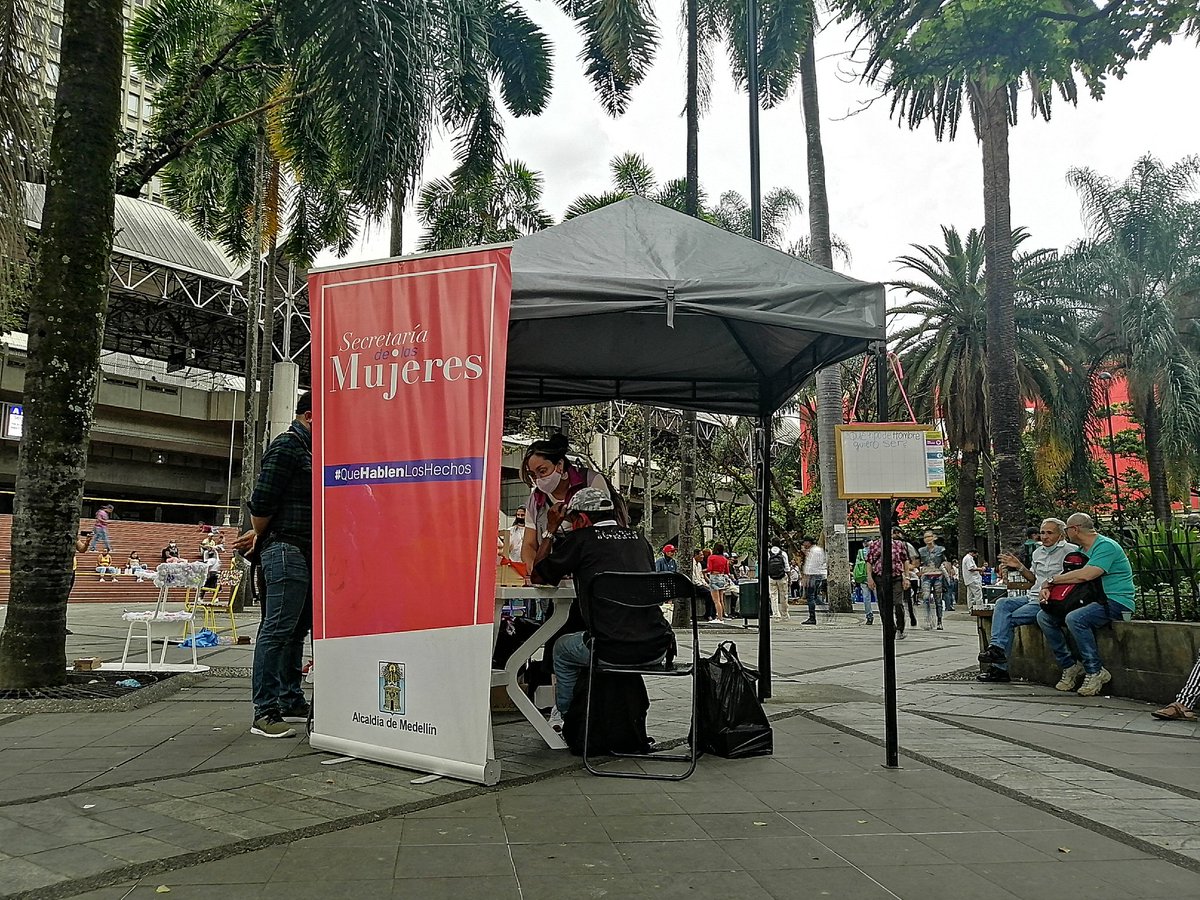 AlcaldiadeMed's tweet photo. ¿Ya conoces nuestra carpa 🎪? Aquí tenemos dispuesto un buzón 🗳️ para que los hombres de la ciudad participen 🙌. Visítanos y deposita en él tu compromiso simbólico por una vida libre de violencias para las mujeres 💜💛. #25N #NiUnaViolenciaMás https://t.co/jTud87PKua
