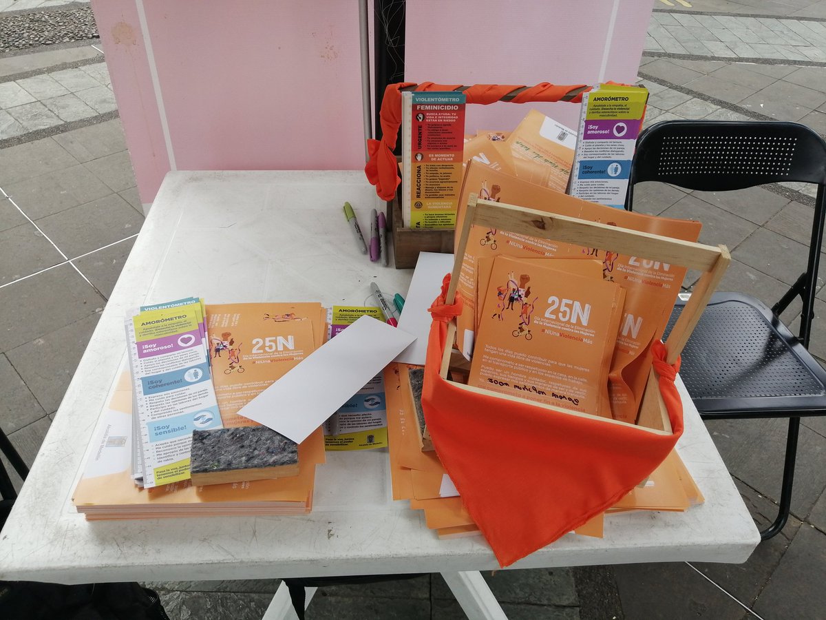 AlcaldiadeMed's tweet photo. ¿Ya conoces nuestra carpa 🎪? Aquí tenemos dispuesto un buzón 🗳️ para que los hombres de la ciudad participen 🙌. Visítanos y deposita en él tu compromiso simbólico por una vida libre de violencias para las mujeres 💜💛. #25N #NiUnaViolenciaMás https://t.co/jTud87PKua