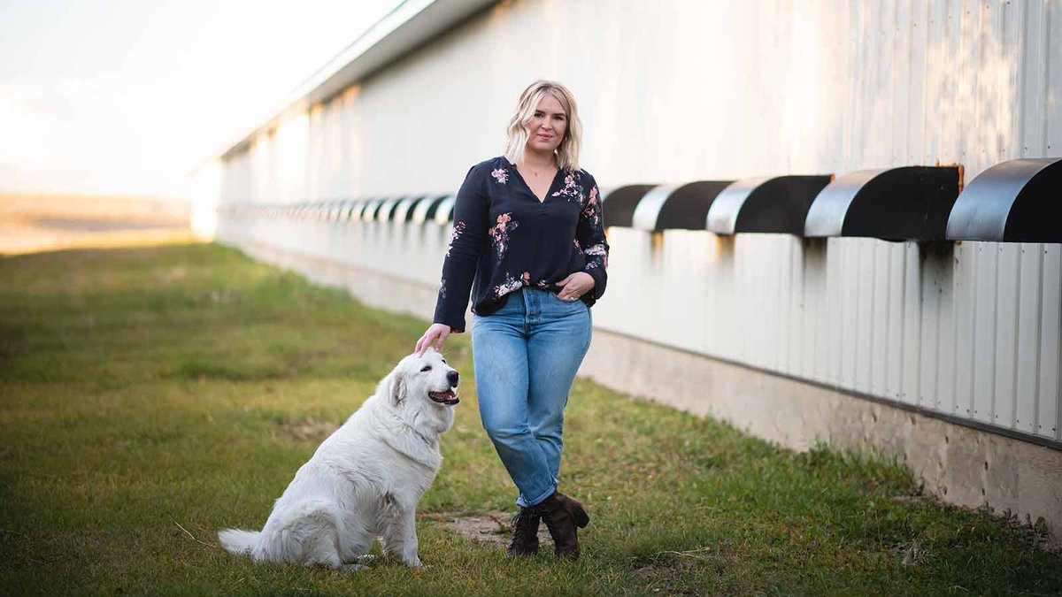 FarmFoodCareSK's tweet photo. Congratulations @MartinkaTiffany! We are so proud to present you with this year's Farm &amp; Food Care SK Champion Award! #cultivatingtrust #celebrateag

https://t.co/v85rwmJ0l6 https://t.co/1V3LFlwvL9