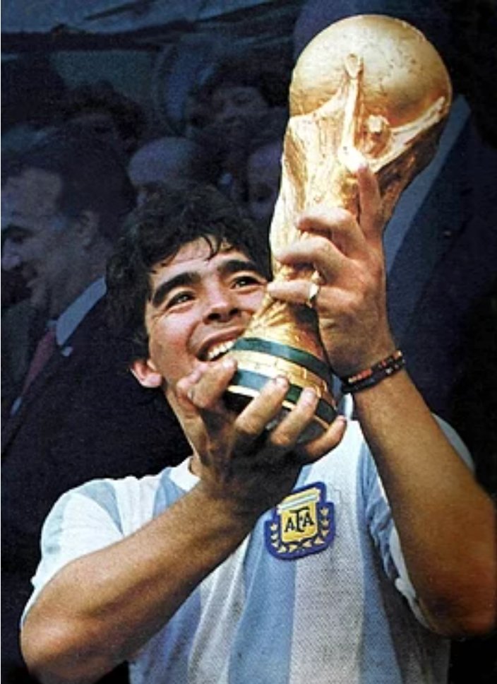 julimoltrazio's tweet photo. De los días más tristes🖤
Eterno Diego
Hasta siempre al más grande. 
Gracias por tanto https://t.co/iFSXJUaLIp