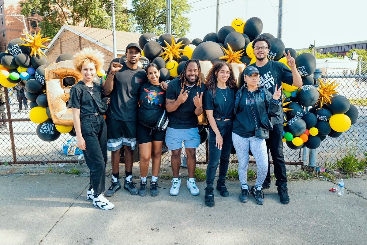 POWERSFOR_GOOD's tweet photo. TEAMWORK MAKES THE DREAM WORK! Shoutout to our team of organizers. #POWERSFORGOOD is about combining all of our individual efforts to use everyoneβs talents, resources, and passions to strengthen our neighborhoods. Letβs be superheroes to the community. https://t.co/Y0SLNvfWd0