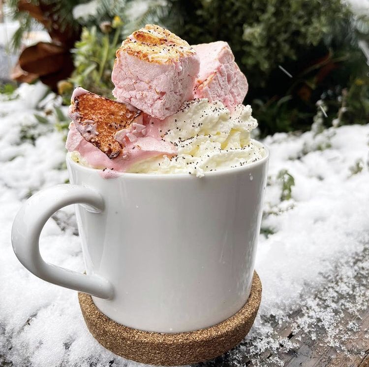 We know that the pandemic may alter our holiday preparations &amp; gatherings this year, but we know it won’t stop the spirit in our #EastToronto communities to show our #EastEndLove &amp; #SupportLocal! Check out our ⭐️2020 LOCAL HOLIDAY GIFT GUIDE!⭐️: eastendarts.ca/eeablog-localh… PLZ SHARE