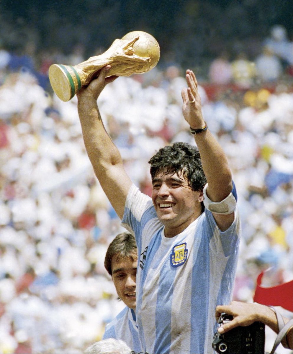 RaulGonzalez's tweet image. Mi ídolo, el más grande de todos!! Descansa en paz, Diego🙏🏻😓