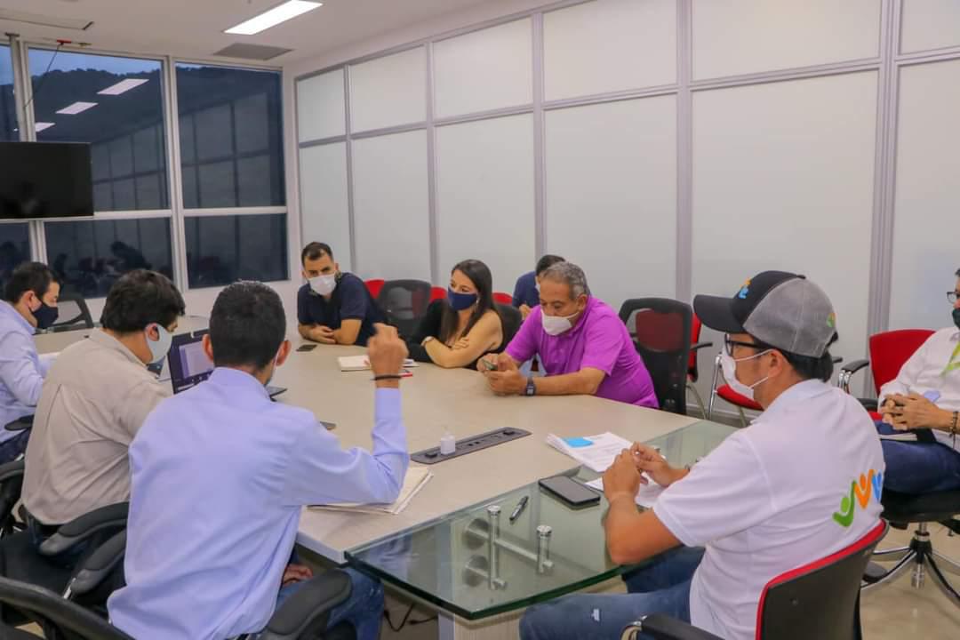 GobMeta's tweet photo. El proyecto de remodelación de la escuela de Rubiales en #PuertoGaitán será presentado al OCAD. 

La @AlcPuertoGaitan y @ECOPETROL_SA presentaron a la @sedmetaweb el proyecto que está estimado en más de $23 mil millones y beneficiará a más de 350 niños y jóvenes del sector rural. https://t.co/seu1kLR1J3