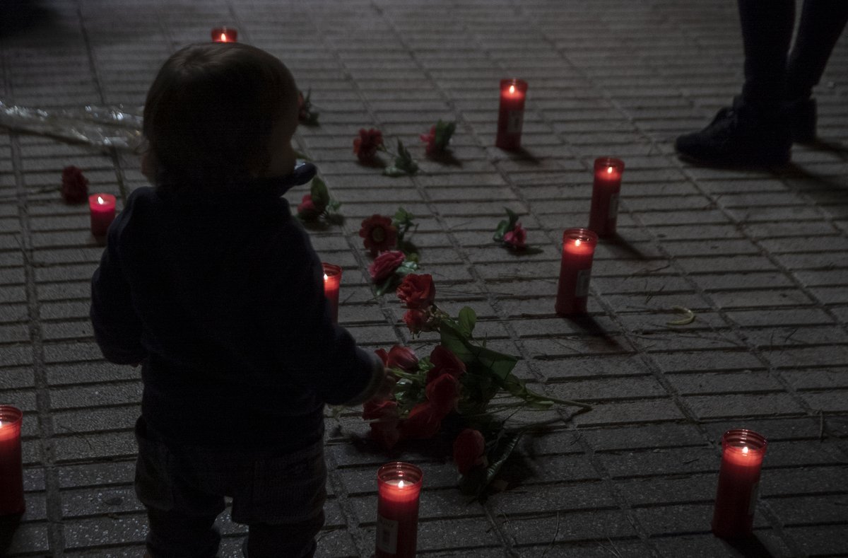 Por las que fueron asesinadas, golpeadas, menospreciadas, abandonadas, sentenciadas y mutiladas. Jamás serán olvidadas.
#25Noviembre #MachismoEsPandemia #NiUnaMas