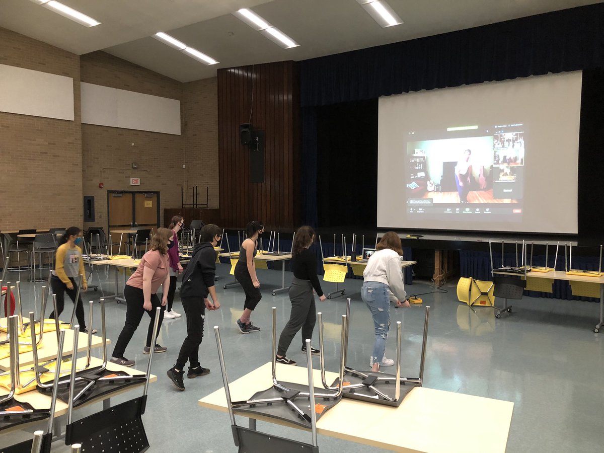 ManitoulinMusic's tweet photo. Great virtual choreo workshop with @stratfest #SHSM thanks! Ty SCota #littleshop https://t.co/RqBhbm11ZG