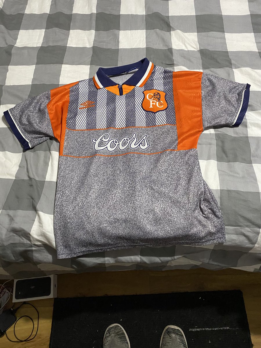 dmurnane2's tweet photo. @classicshirts delivery day 😍 the kit I’ve been searching for for the longest time, having @GullitR on the back is all the sweeter https://t.co/QIppnmeKIv