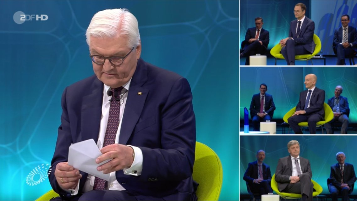 Wir sind Zukunft! EUV-Entwickler von TRUMPF, <a href="/ZEISS_Group/">ZEISS Group</a> &amp; <a href="/Fraunhofer_IOF/">Fraunhofer IOF</a> gewinnen den <a href="/DtZukunftspreis/">Deutscher Zukunftspreis</a>. Laserbaumeister Michael Kösters: "Eine bedeutende Auszeichnung - und sie vom Bundespräsidenten überreicht zu bekommen, war etwas ganz Besonderes." tru.onl/f7qpl2b