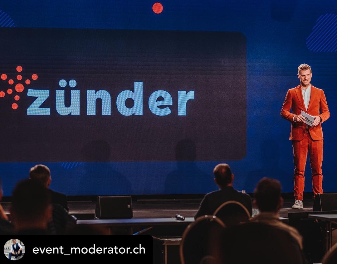 ModeratorCH's tweet image. *zünder award night 2020

Danke für’s Vertrauen #zuender und #zuendercollective! Es hat mir riesen Spass gemacht, die #AwardNight gemeinsam mit euch zu gestalten!😄

🎤 event-moderator.ch
📸 Janmaat Fotografie

#moderator #host #zentralschweiz #startupevent #economics #event