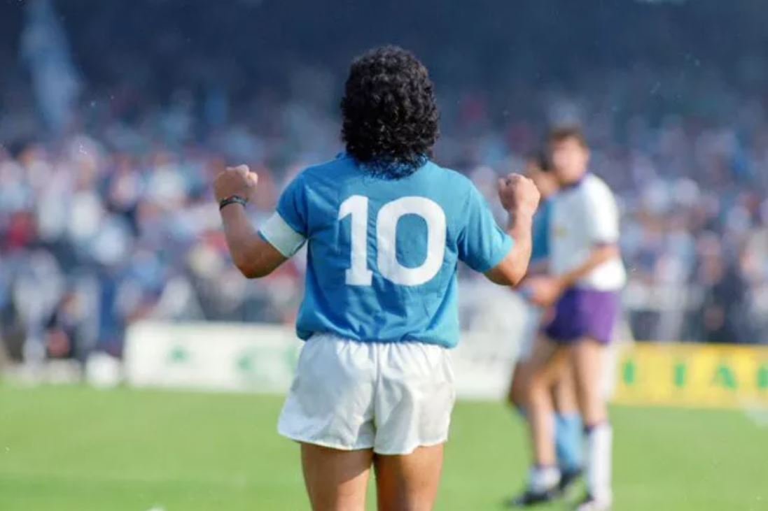 DoppioFalloRB's tweet photo. San Genna', non ti crucciare, tu lo sai ti voglio bene. Ma na fint' 'e Maradona squaglia 'o sangue rint'e vene! 
(Cit. dal film "Così parlò Bellavista")

Da anni la nostra sigla:
Mano Negra - Santa Maradona
https://t.co/O44pEHQhDK

Ciao Diego #Maradona https://t.co/Zx49fvwknt