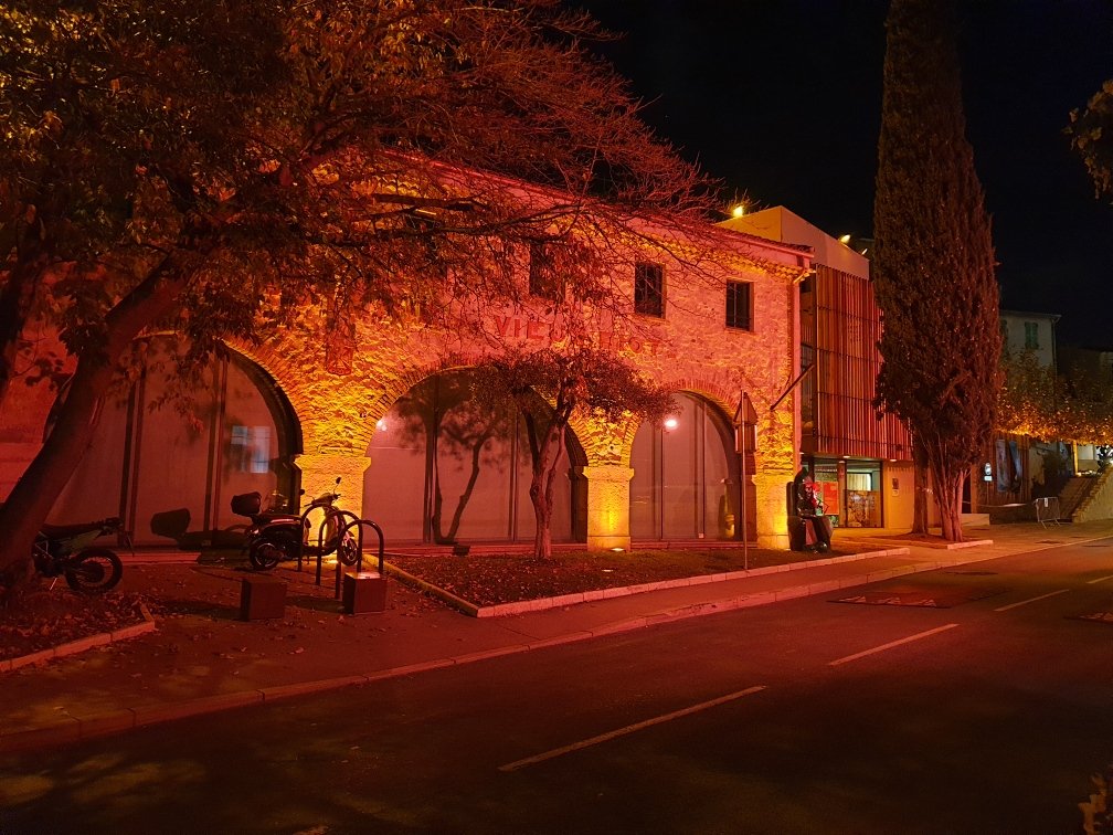 JPDERMIT's tweet image. La médiathèque de Biot sera habillée d’une lumière orange dès ce soir et jusqu’aux fêtes de Noël, dans le cadre de la lutte contre les violences faites aux femmes !