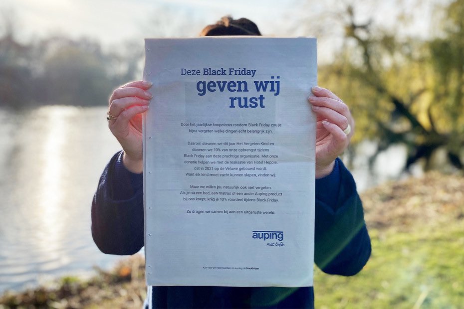 Door het jaarlijkse koopcircus zou je bijna vergeten welke dingen écht belangrijk zijn. Daarom steunen we dit jaar <a href="/HetVergetenKind/">Het Vergeten Kind</a> en doneren 10% van onze Black Friday opbrengst aan deze organisatie. Want elk kind moet zacht kunnen slapen, vinden wij. auping.com/nl/news/deze-b…