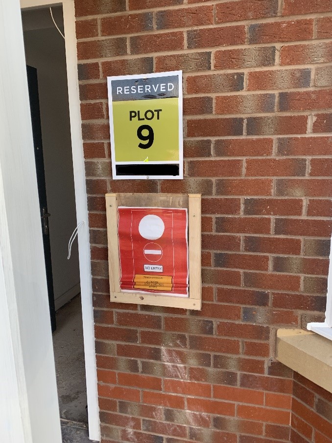 H_S_E's tweet image. GOOD PRACTICE. On a COVID-19 spot check at a house build site, this traffic light system was being used to assist with social distancing. The system ensured only one trade per plot at any one time. Further info on COVID-secure here: ow.ly/Wpix50CuHmP #WorkRight #Dustbuster