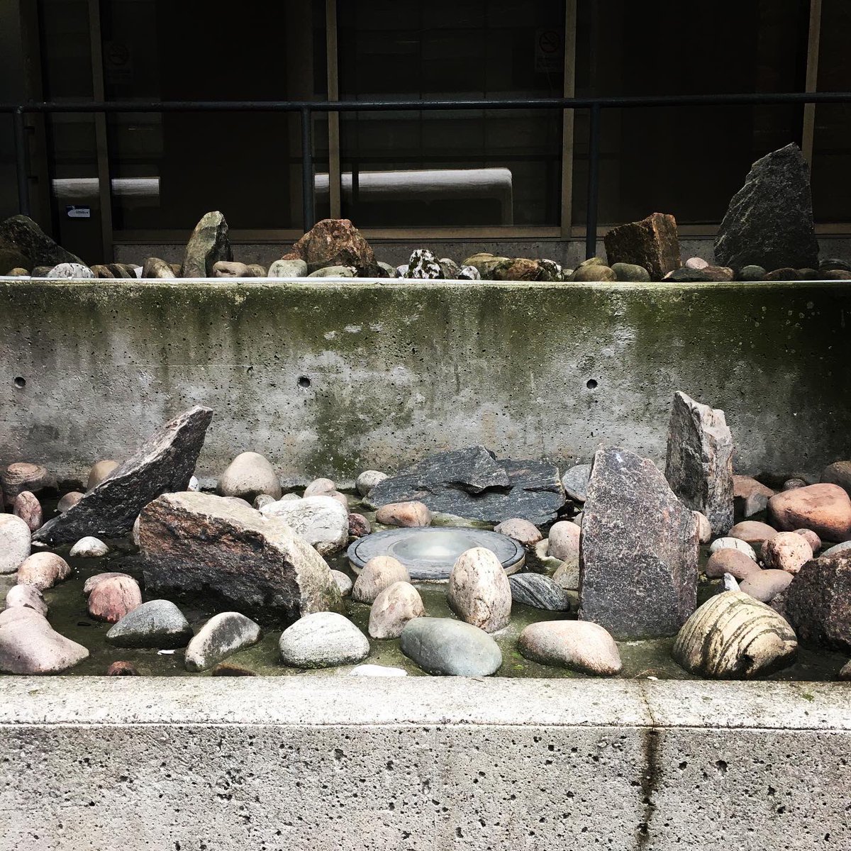 DefensiveTO's tweet photo. It often surprises me where this stuff is found...
#defensiveTO #mappingdefensiveTO #defensiveurbanism #hostilearchitecture #hostiledesign #unpleasantdesign #exclusivedesign @ontarionurses https://t.co/ilCGaJLN8G