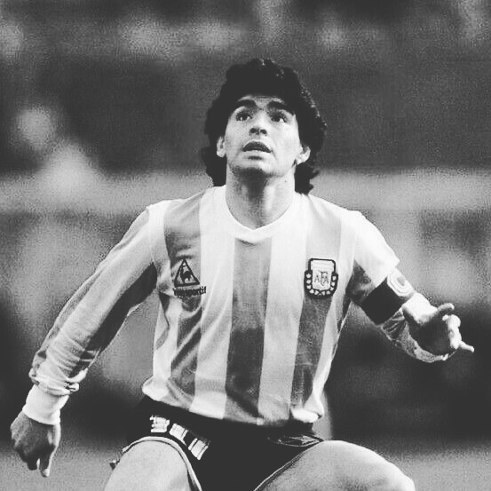 #Maradona es momento de tocar una vez más la mano de Dios. Buen viaje #D10S #el10 #pelusa #crack