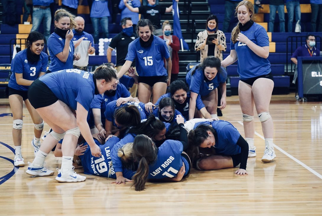 This right here is the reason I play! Round 3 regional quarterfinals. <a href="/WHSladyroovb/">Lady Roo Volleyball</a>