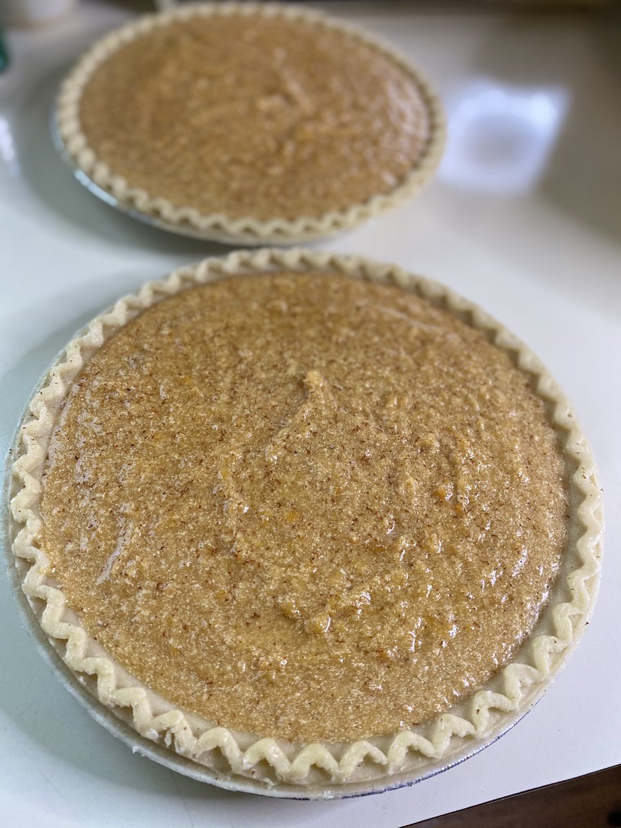 ChefKingNellz's tweet photo. Pies ready for the oven #If2020WereAThanksgivingDish https://t.co/iJmfywNNMO