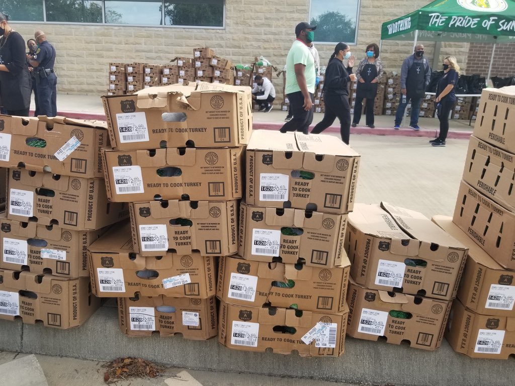 RodeoTheAlbum's tweet photo. Travis Scott is hosting a turkey giveaway at Worthing High School in Sunny Side today from 12pm-3pm (peep the Cactus Jack aprons) https://t.co/CWt4EPl7w6