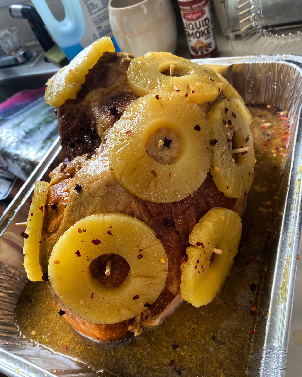 ChefKingNellz's tweet photo. Ham ready for the oven #Thanksgiving2020 https://t.co/M10PNIzU1f
