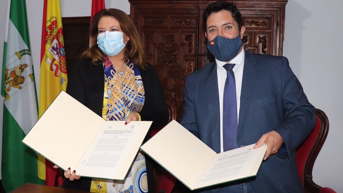 MedioAmbAND's tweet photo. 💧 Vamos a invertir 6⃣M€ en la depuración de aguas residuales en #LoraDelRío (#Sevilla) ✍️🏻 La consejera @CarmenCrespoPP y al alcalde @antonioenamorao firman el convenio para la construcción de una estación depuradora que beneficiará a 19.000 habitantes ➡️ Ya está en licitación✅ https://t.co/LEBHTD2umr