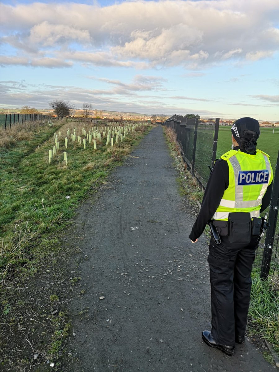 PSOSLevenmouth's tweet photo. Oor Morgan was shown the sights of Buckhind for a wee bit of quad spotting . She was pleased no to see ony though! ☺️
Then a speed check in Coaltown of Wemyss where 3 drivers were given warnings &amp; 1 charged wi careless driving 😧!
#DisappointedFace
#InToonsSlowDoon
#OpParamount https://t.co/NSiWckCfAA