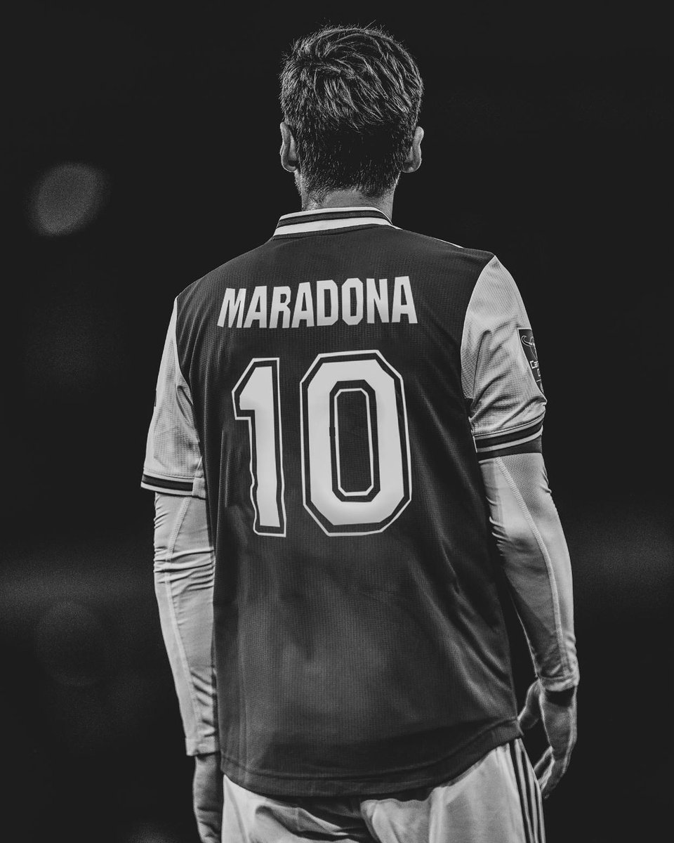 M10's tweet image. Very sad news. One of the best No. 🔟 the world of football has ever seen has passed away. You will be missed, legend. 🇦🇷💔 Rest in peace.