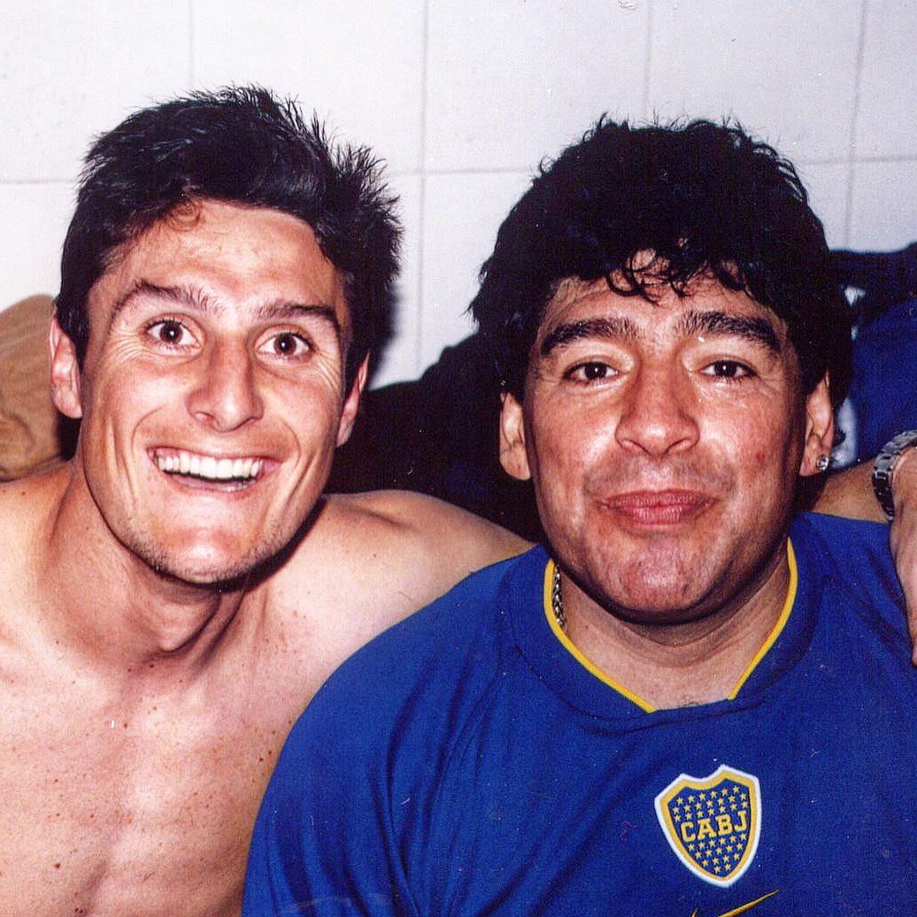 javierzanetti's tweet photo. Elegí esta foto porque refleja la felicidad que sentí el día que compartí una cancha de fútbol con vos! Gracias por el fútbol! Gracias por todo lo que nos diste...
Que descanses en paz, Diego!
Riposa in pace e grazie di tutto, immenso Diego! 🙏🏻 https://t.co/4iBpzJvHa4