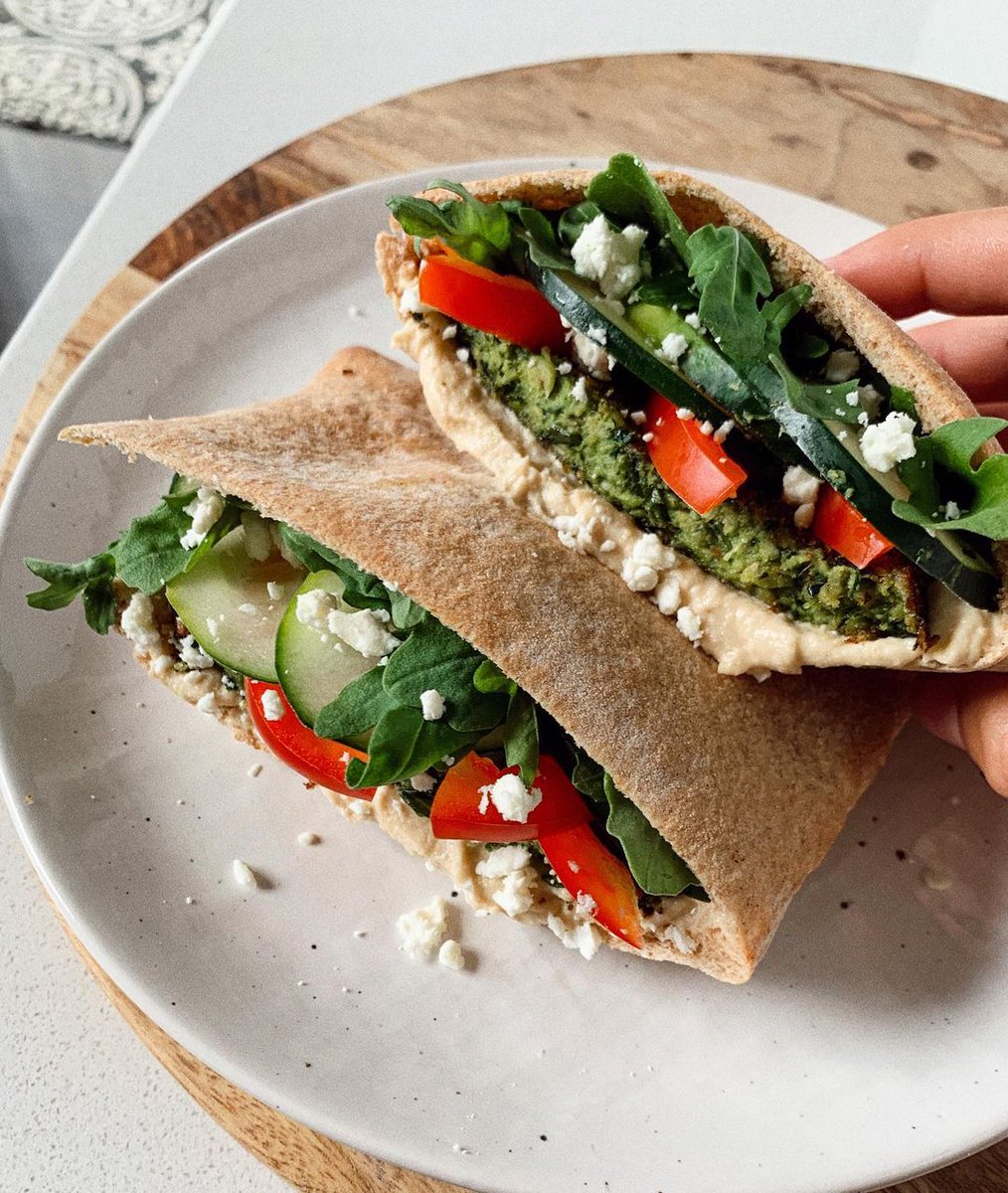Toufayan's tweet image. "These Mediterranean pita pockets were super tasty &amp;amp; and an easy way to spice up a boring veggie burger!" -@shapedbycharlotte (IG) 🥙

#toufayan #veggieburger #smartpockets