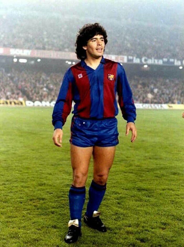 BahaAlsir's tweet photo. #Maradonaحتي الاساطير تموووت وداعااااا https://t.co/vpf5FB3qFZ