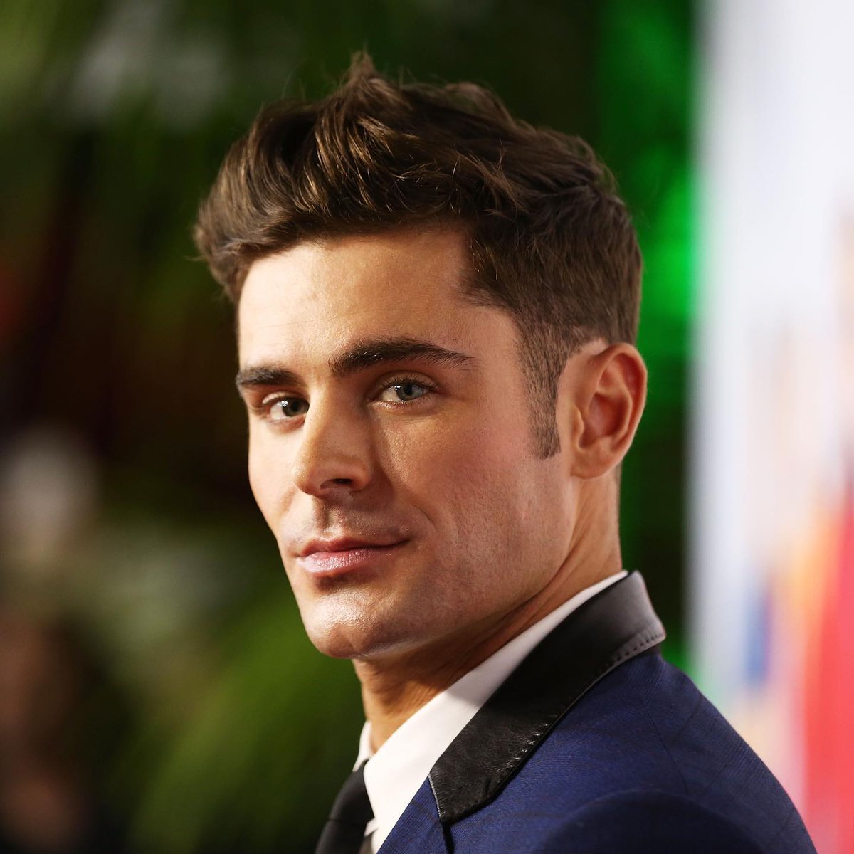 enews's tweet photo. We can't help but be #ThankfulFor the fact that will Zac Efron pretty much always be our type. (📷: Netflix/Getty/@MoshxSpice) https://t.co/n9KMuJc4C4