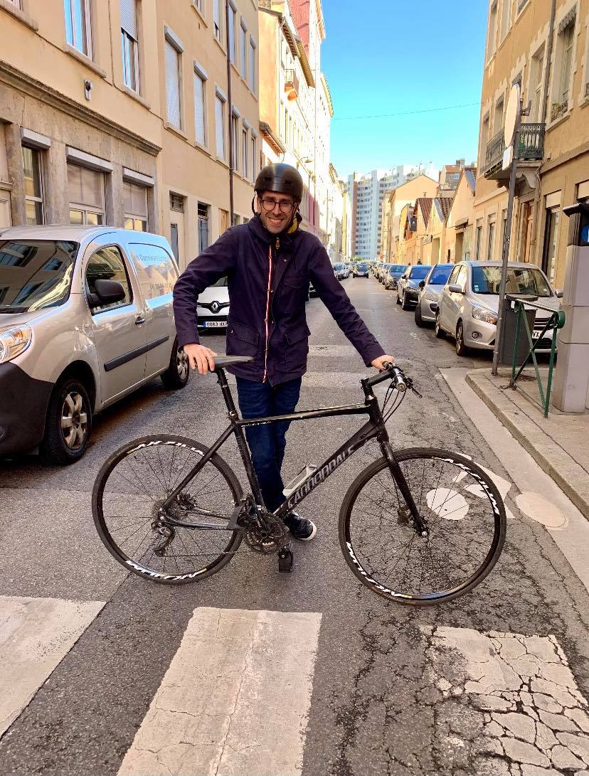 CycleLeMag's tweet photo. « Le vélo pour moi c’est comme la cafetière, c’est un objet du quotidien »
Autre portrait à venir prochainement dans Cycle Magazine, celui de @benjaminsteen, journaliste au mode de vie 100% vélo, par @ERogliardo 

#Velo #Lyon #Mobilite #Journaliste @iscpaLyon https://t.co/Zt8jzPciBc