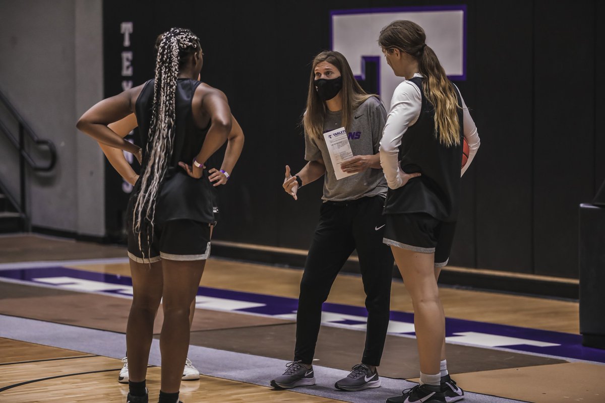 TarletonWBB's tweet photo. "𝑳𝒆𝒕'𝒔 𝒈𝒐 𝒔𝒉𝒐𝒄𝒌 𝒕𝒉𝒆 𝒘𝒐𝒓𝒍𝒅"

Pregame shootaround ✔ 

#TexanNation x #TARvsUNT https://t.co/lz1zlwMkwY