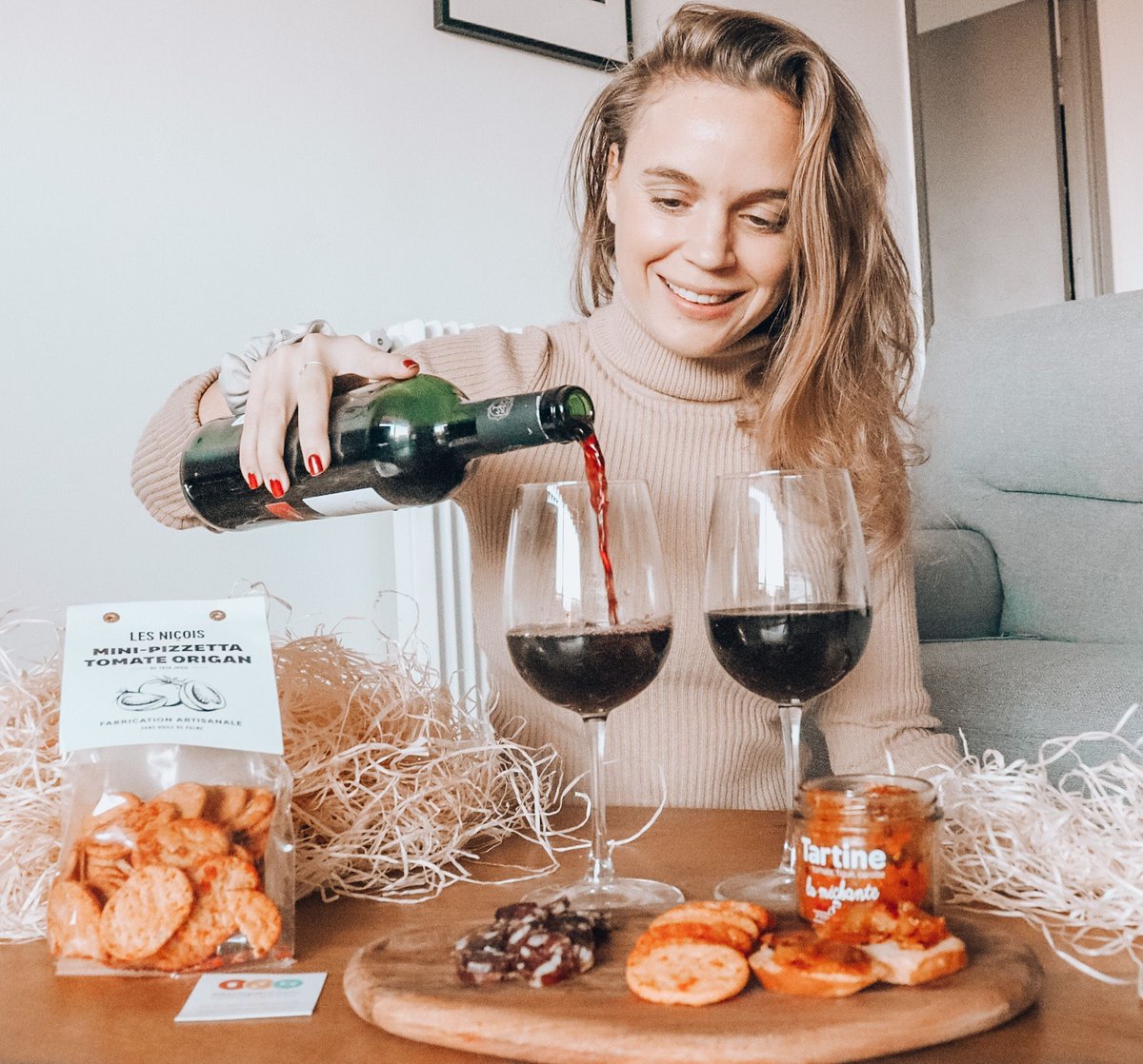 mallaury___d's tweet photo. LA BOITE'APERO 🍷
Ma tête quand je suis en train de préparer l'apéro ! 🤩
Avec la Boit'apero, recevez tous les mois chez vous votre box !
#apero #box 
https://t.co/OGmNXIXEr5 https://t.co/98IMm4ftqd