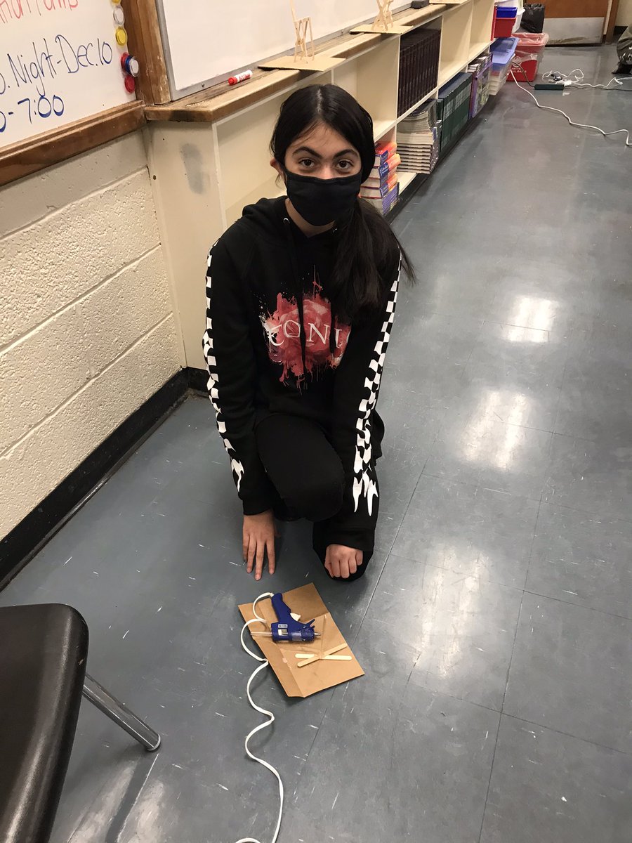 MrsGalanopoulos's tweet photo. @MrsGalanopoulos Constructing Catapults! https://t.co/yQwoMK5ihD