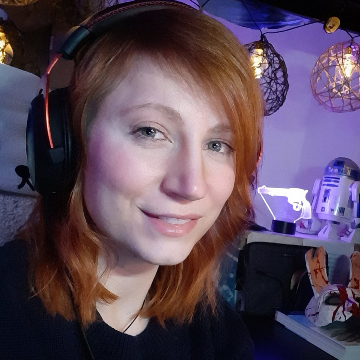 GUESS WHO'S BACK WITH #Destiny2 ?!?!
I just went live to dive into thegrind again 😆
twitch.tv/ms_redfox
#twitch #destinythegame 💕