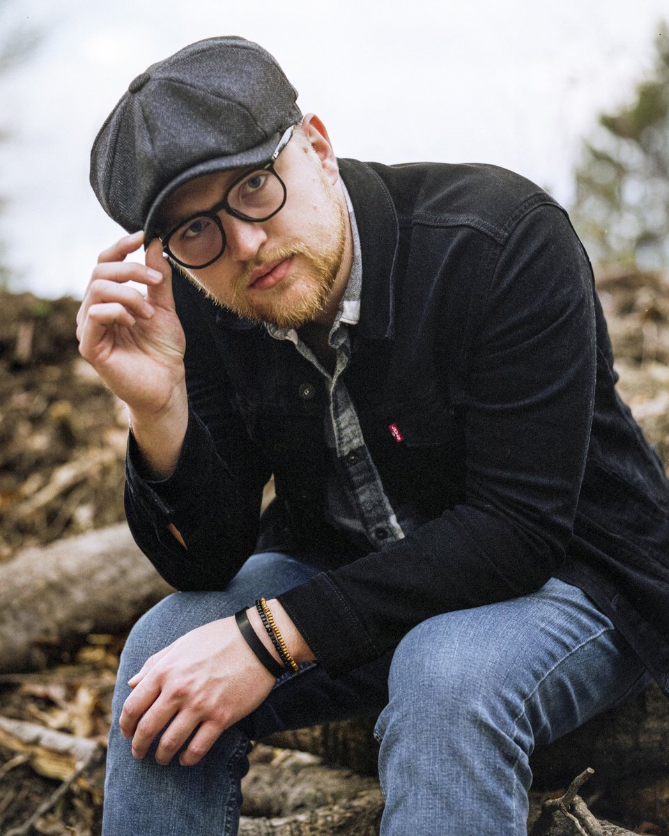 millirenthings's tweet image. I’ve been incredibly quiet on socials the past few weeks. I’m working on a lot of things right now. Finished a Christmas album with some friends, been in the studio recording new tunes &amp;amp; writing my ass off. I promise that new music and much more are on the way! 🍂 #NewProfilePic