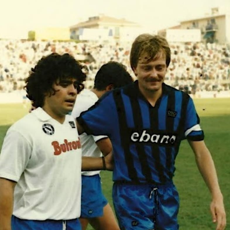 m_bufalino's tweet photo. Momenti eterni e incancellabili, sospesi nel tempo. #Diego #Maradona #Klaus #Berggreen https://t.co/SeOu9VV4y7