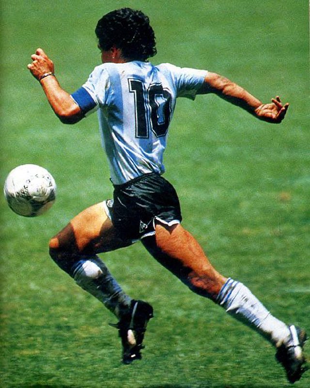 ElCanijodeJerez's tweet photo. ✨”Dios hizo el Flamenco, el Blues y el Rock and Roll... Hizo a #MARADONA, hizo al Torta y Camarón”.
Buen viaje Pelusa. D10s del fútbol ⚽️🙌🏼
💔🇦🇷Un abrazo muy grande para mi familia de #ARGENTINA Los genios nunca mueren porque se quedan en el corazón para siempre. https://t.co/YDYJhQ4gGA