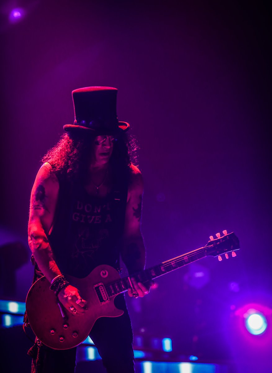 gunsnroses's tweet photo. Purple nights in Inglewood #onthisday ‘17 https://t.co/9rXVpZ4GSG