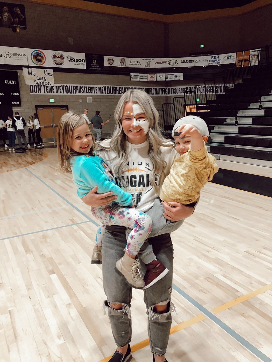 parkermlabrum's tweet photo. Thankful to be an aunt to all these little hoodlums. Love them with my whole heart❣️ #givethanks https://t.co/VkdhQ2FeNA